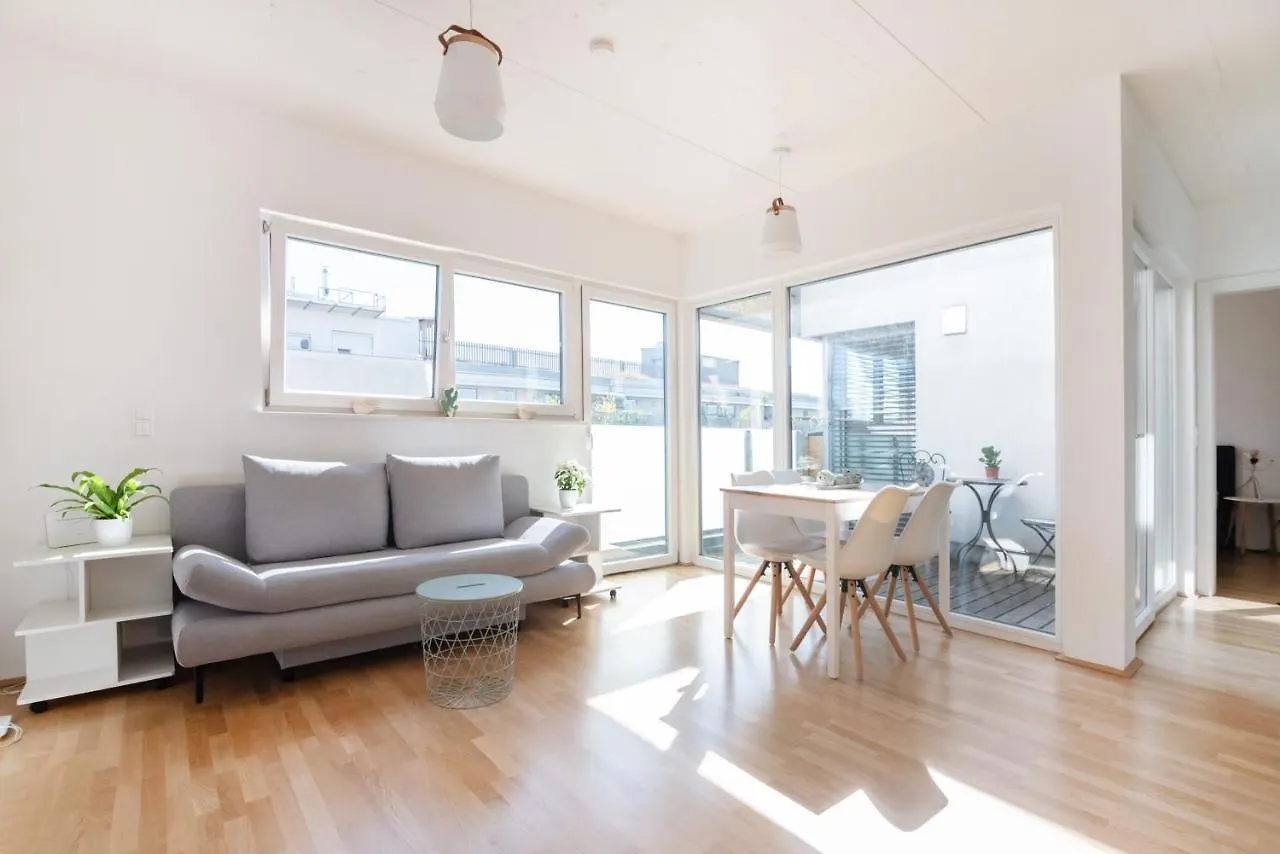 Helles, Neues Dg Apartment Mit Blick Zum Donauturm location