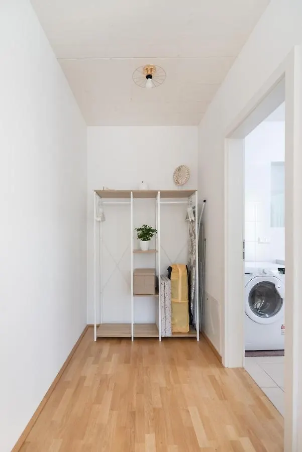 Helles, Neues Dg Apartment Mit Blick Zum Donauturm Vienna 0*,