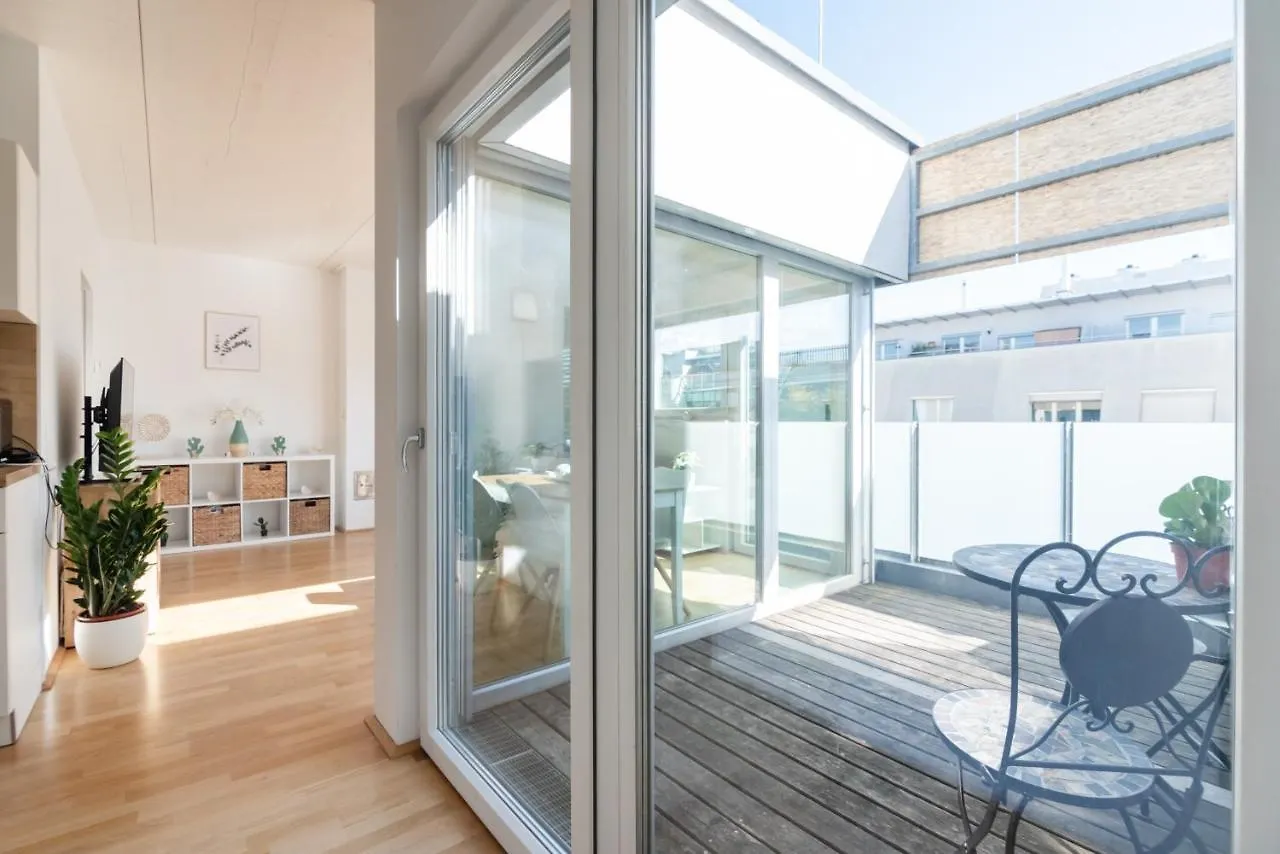 Helles, Neues Dg Apartment Mit Blick Zum Donauturm Vienna Austria