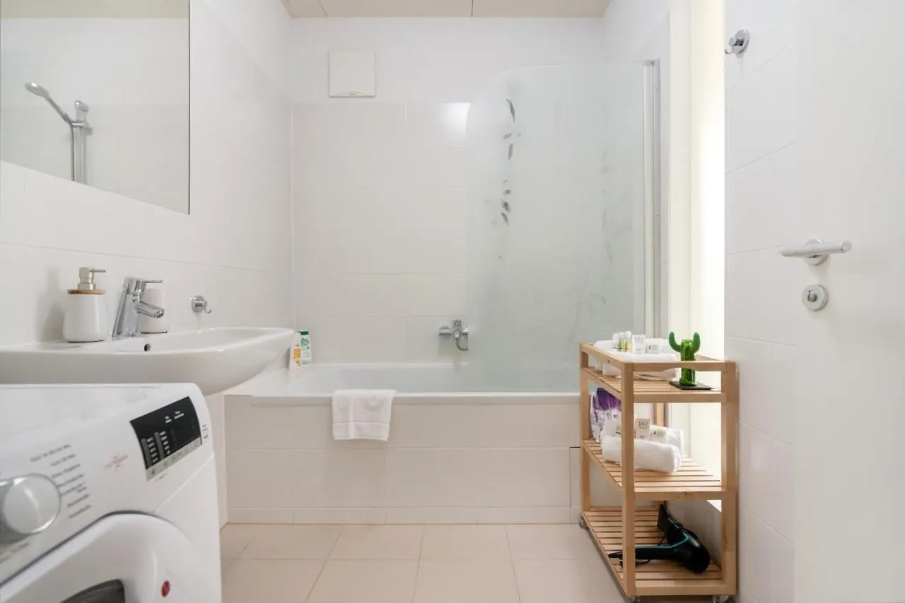 Helles, Neues Dg Apartment Mit Blick Zum Donauturm Vienna
