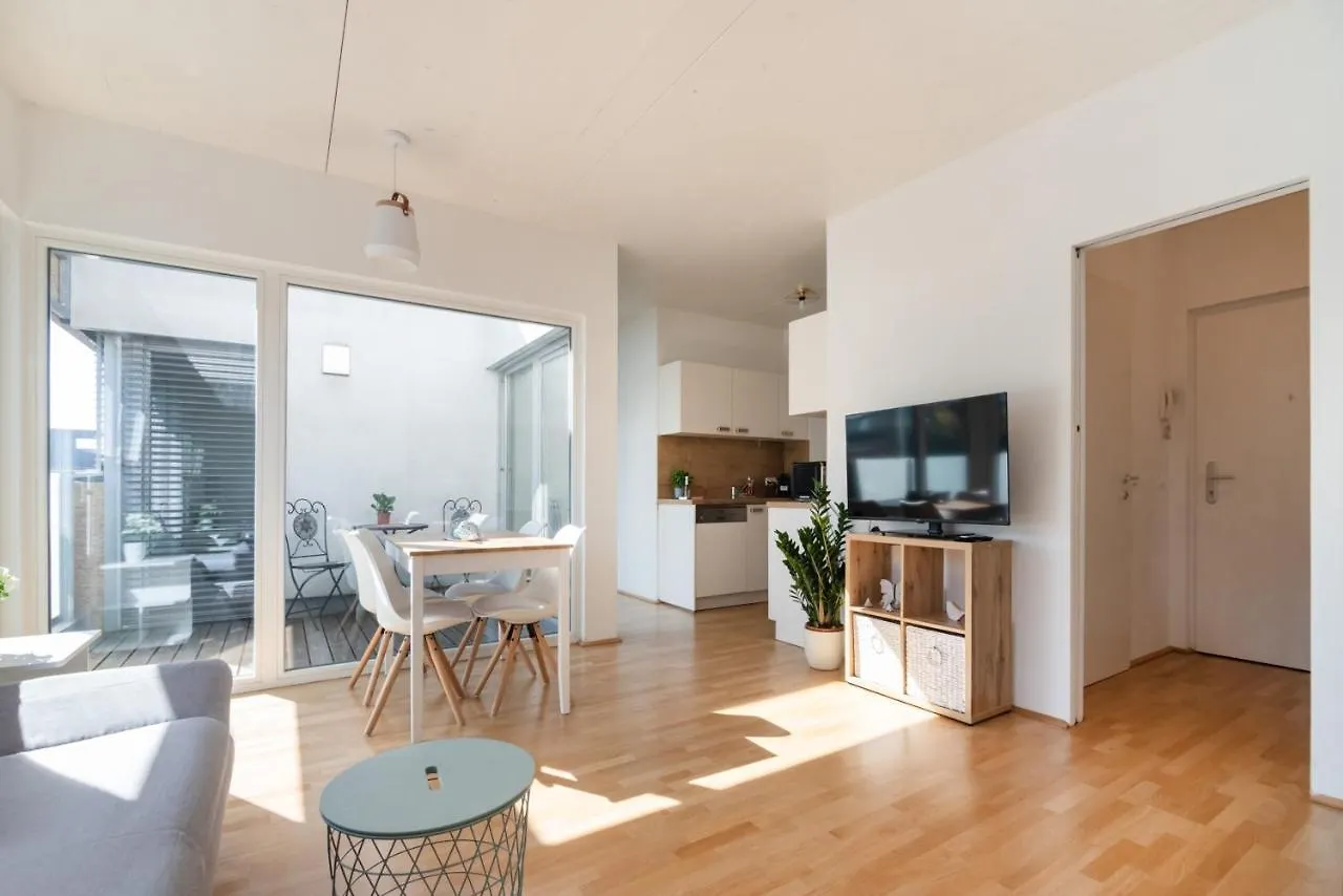Helles, Neues Dg Apartment Mit Blick Zum Donauturm Vienna