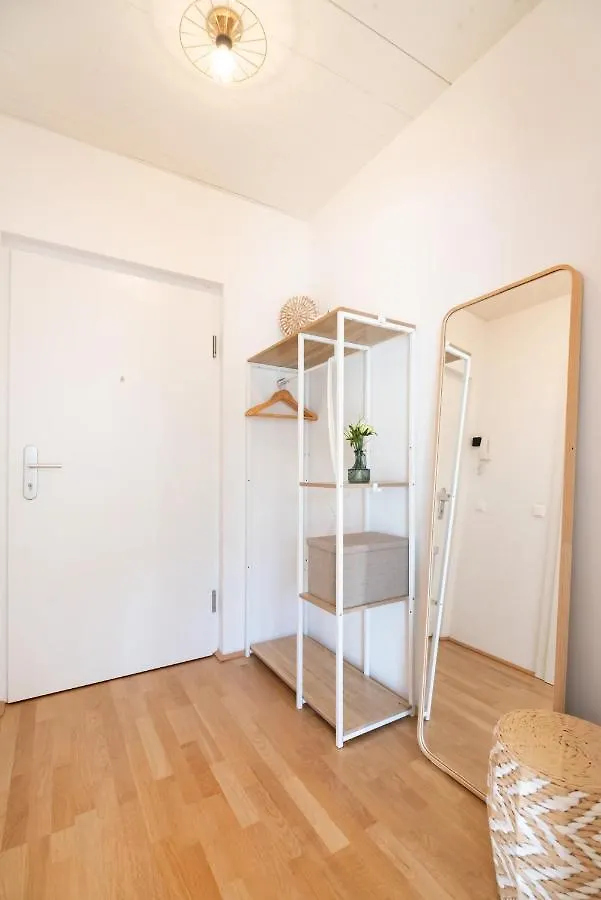 Helles, Neues Dg Apartment Mit Blick Zum Donauturm Vienna