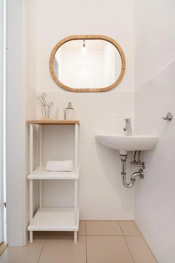 Helles, Neues Dg Apartment Mit Blick Zum Donauturm Vienna Austria