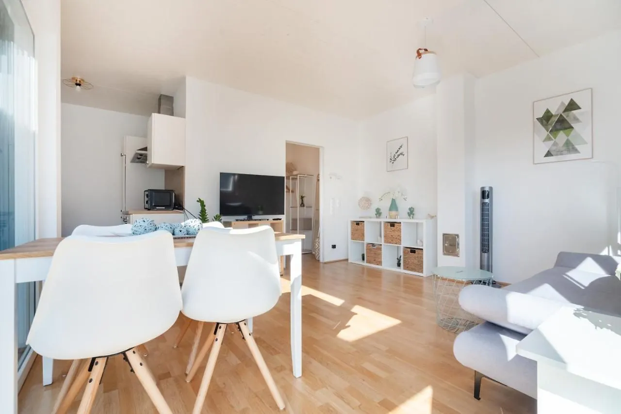 Helles, Neues Dg Apartment Mit Blick Zum Donauturm Vienna 0*,  Austria