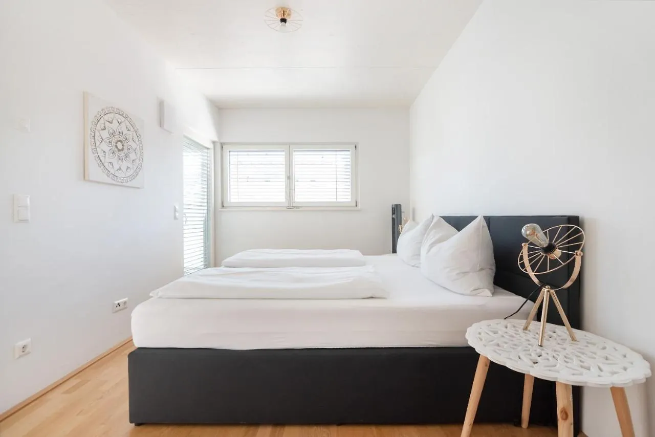 Helles, Neues Dg Apartment Mit Blick Zum Donauturm Vienna Austria