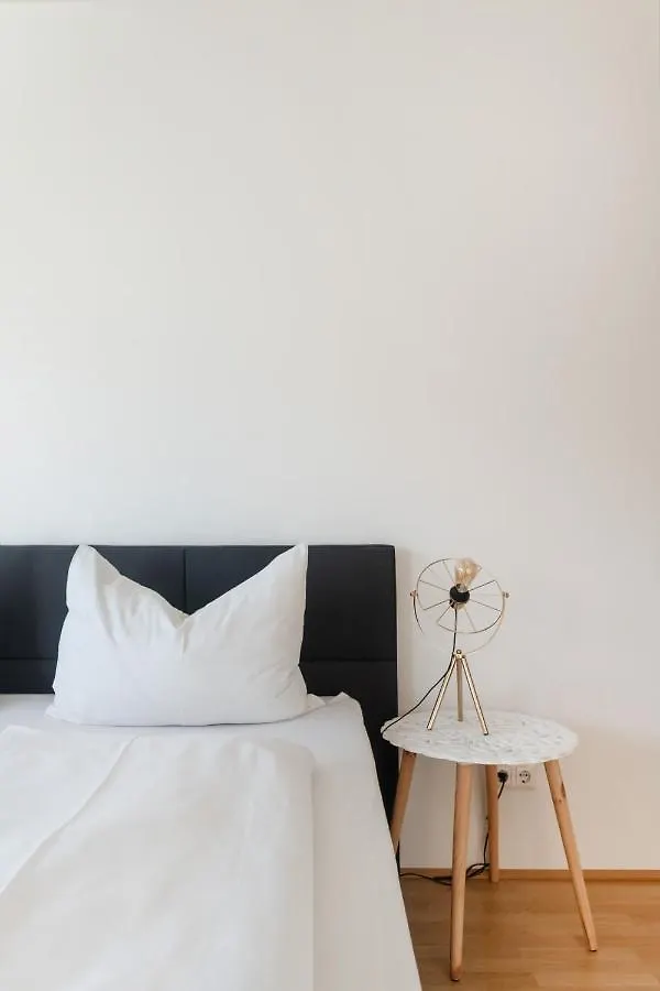 Helles, Neues Dg Apartment Mit Blick Zum Donauturm Vienna