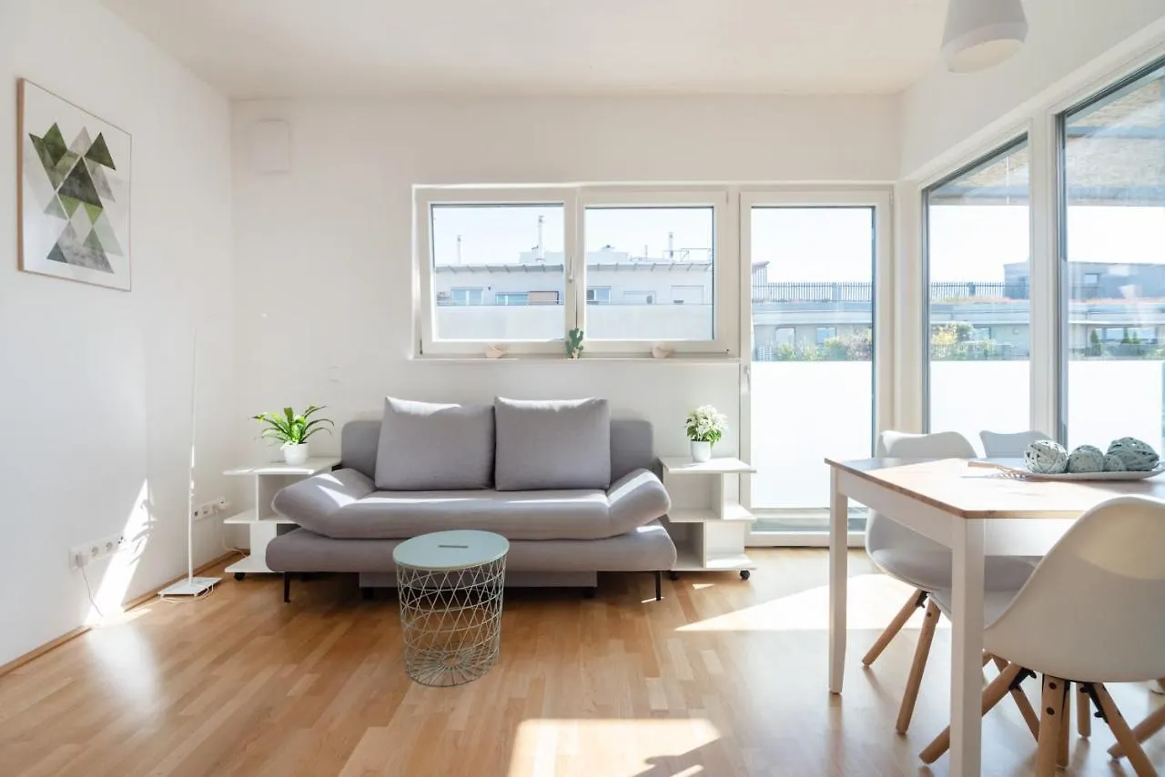 Helles, Neues Dg Apartment Mit Blick Zum Donauturm Vienna