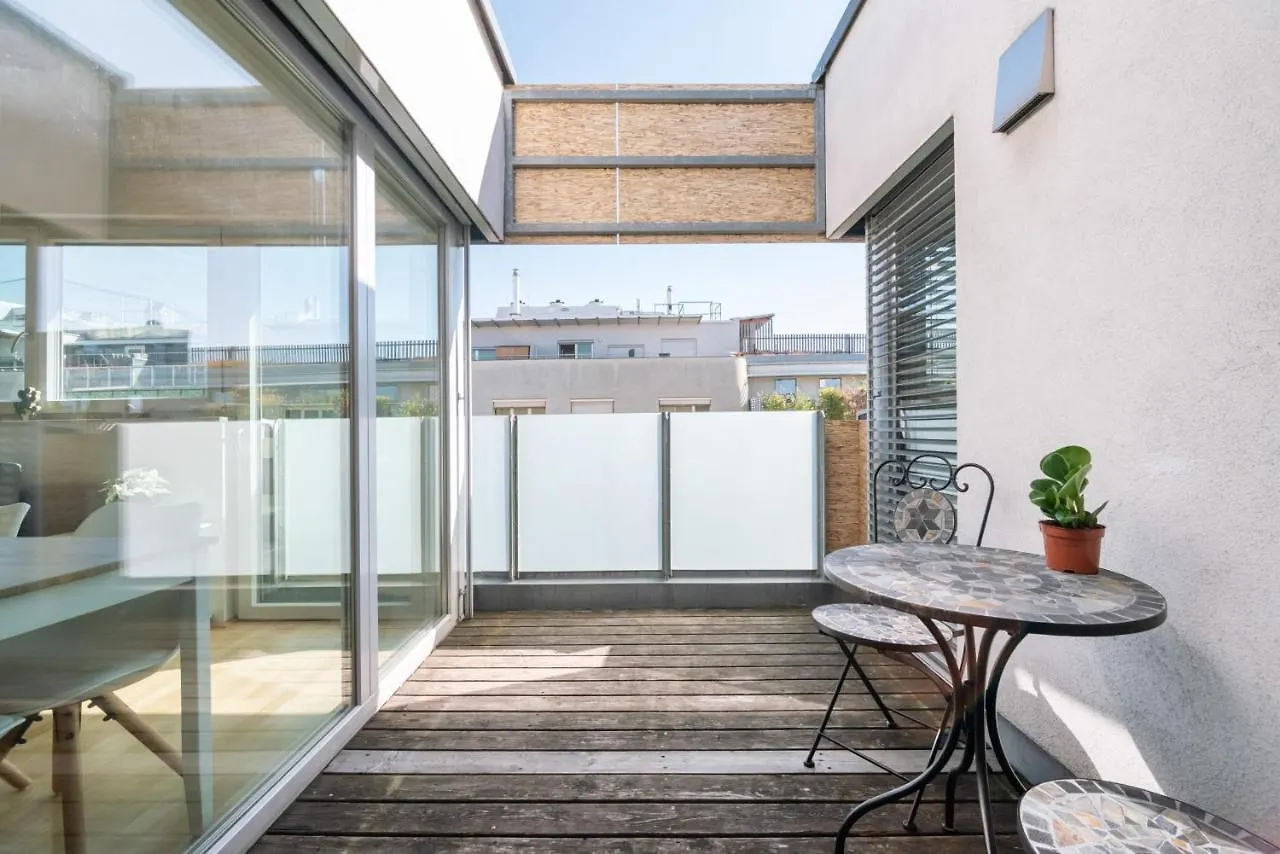 Helles, Neues Dg Apartment Mit Blick Zum Donauturm Vienna