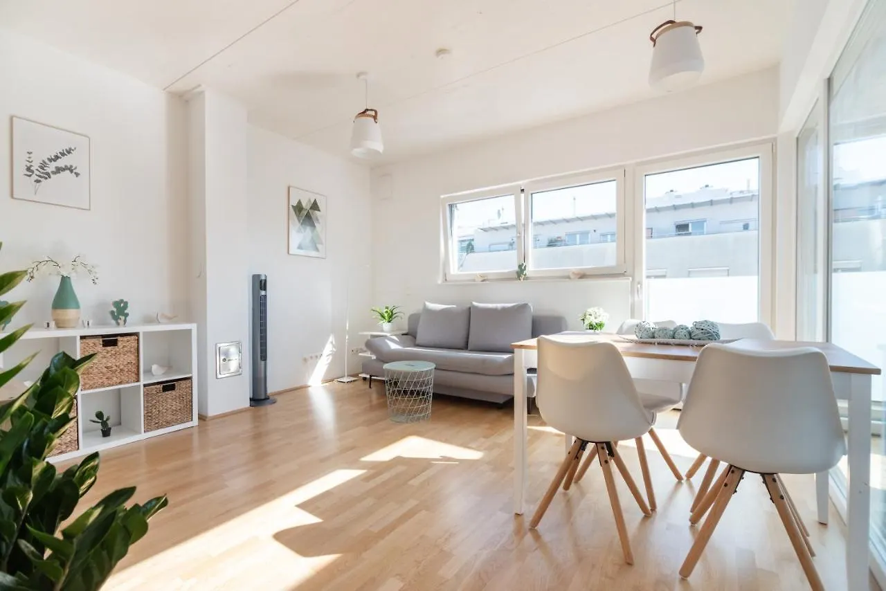 Helles, Neues Dg Apartment Mit Blick Zum Donauturm Vienna