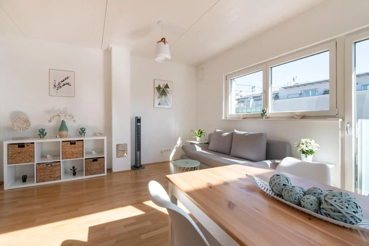 Helles, Neues Dg Apartment Mit Blick Zum Donauturm Vienna 0*,
