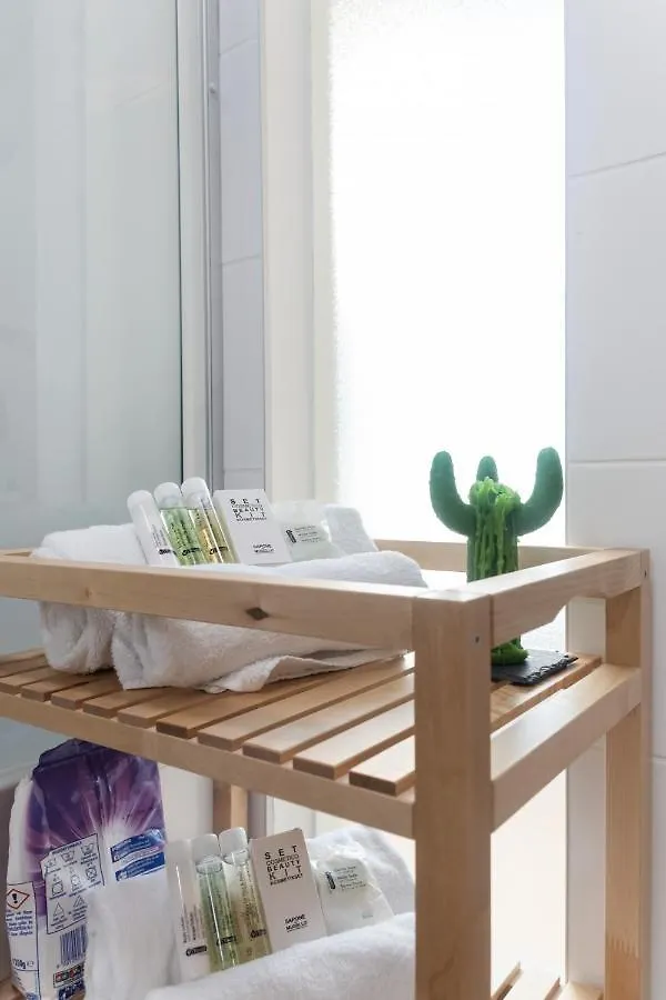 Helles, Neues Dg Apartment Mit Blick Zum Donauturm Vienna
