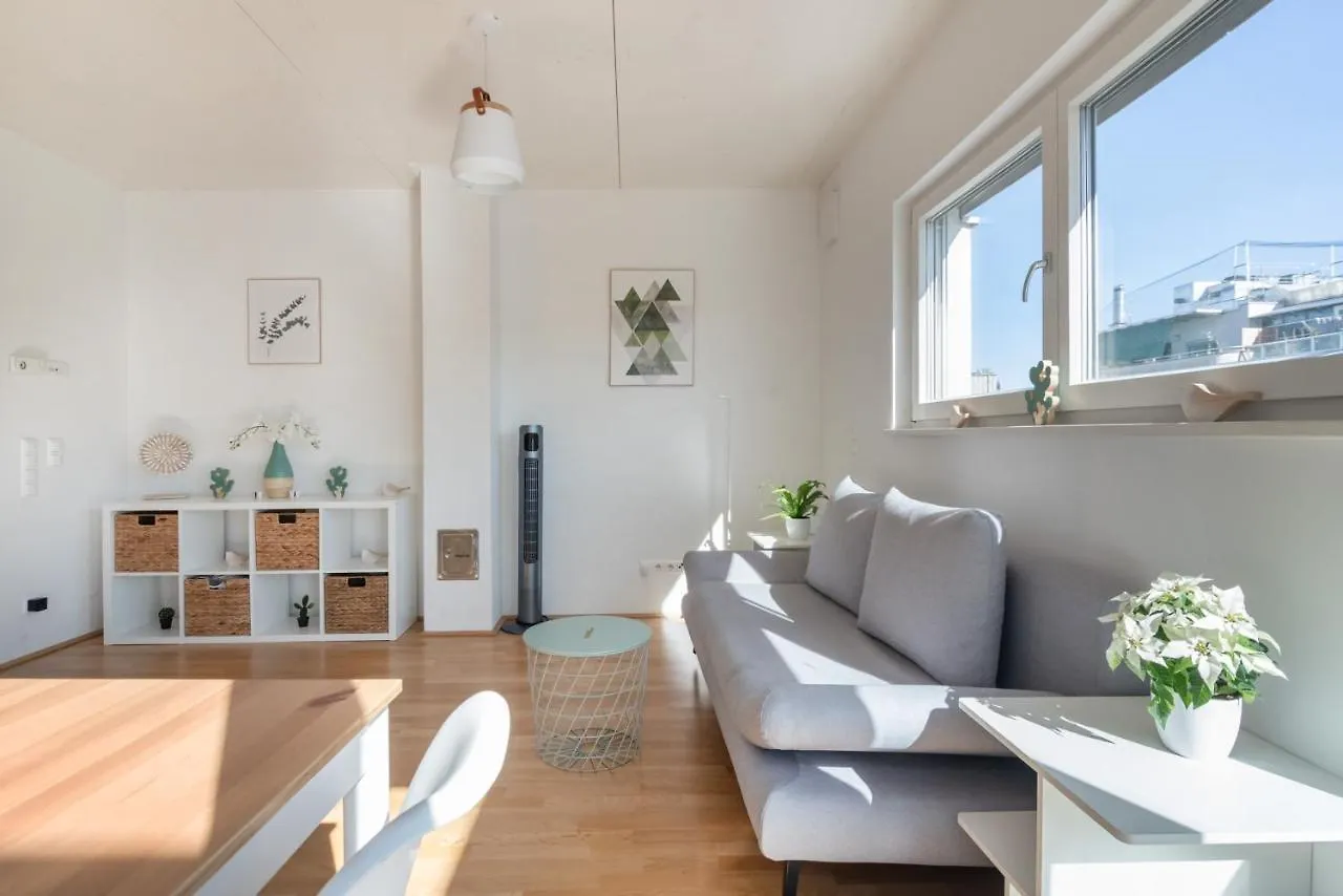 Helles, Neues Dg Apartment Mit Blick Zum Donauturm Vienna