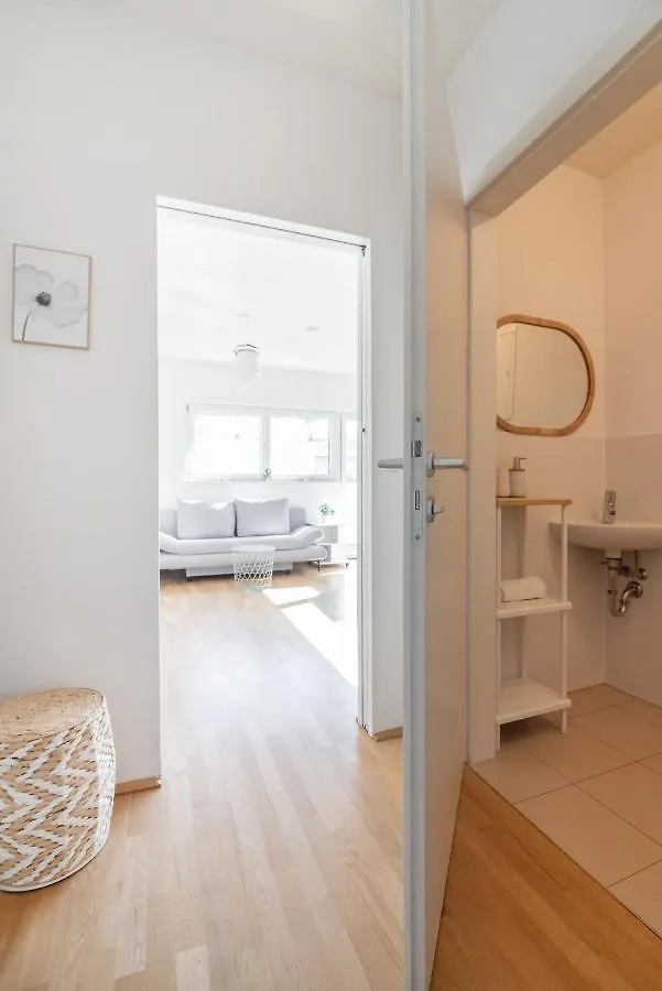 Helles, Neues Dg Apartment Mit Blick Zum Donauturm Vienna 0*,  Austria