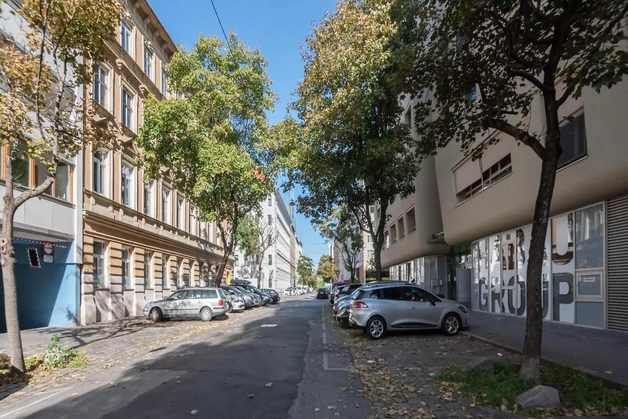 Helles, neues DG Apartment mit Blick zum Donauturm Wien Österreich